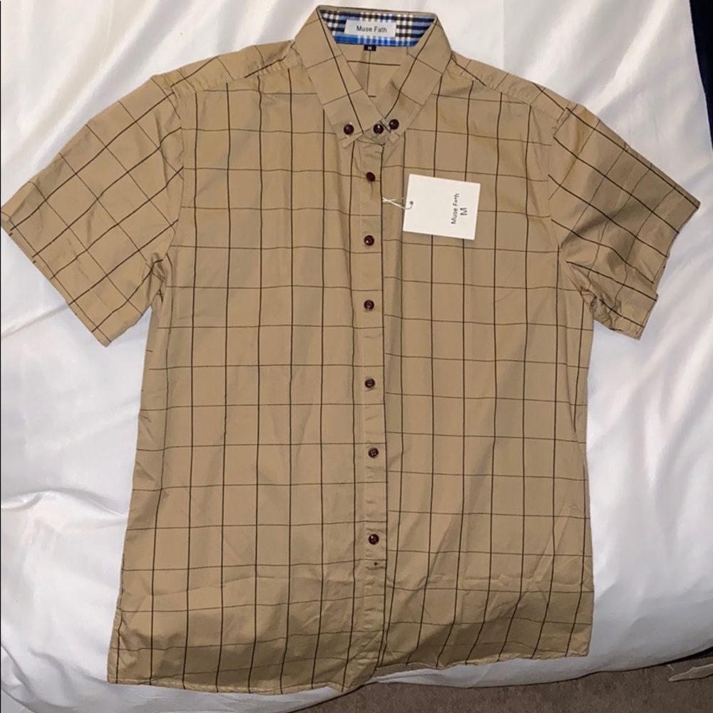 Short-Sleeved Casual Button Down Shirt